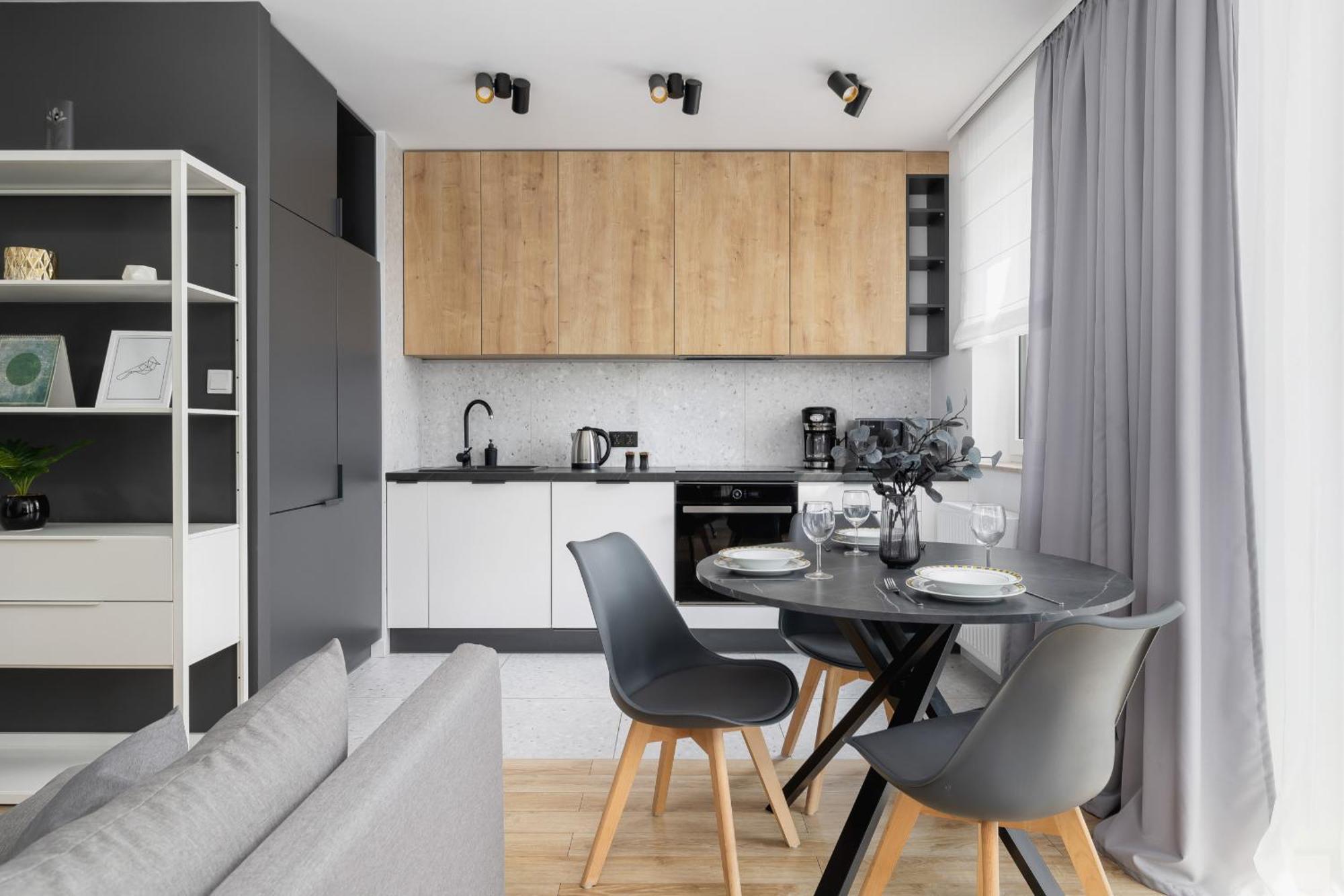 Elegant Apartment In Cracow With Balcony, Parking And Desk By Noclegi Renters Krakow Exterior photo